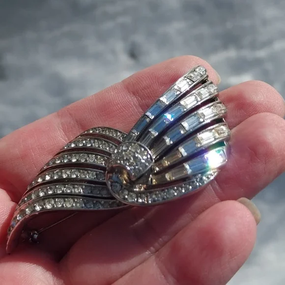 Art Deco Silver Women's Jewelry Brooch - Picture 14 of 16